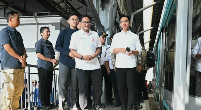 Tinjau Uji Coba Otonomus Trem Berdaya Baterai di Surakarta, Wapres Gibran Berharap Dapat Diterapkan di Kota Lain