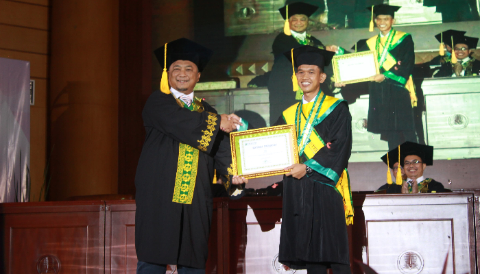 Dibekali 5 Karakter Unggul, STEI SEBI Depok Wisuda 230 Sarjana yang 69 Persen di Antaranya Telah Bekerja
