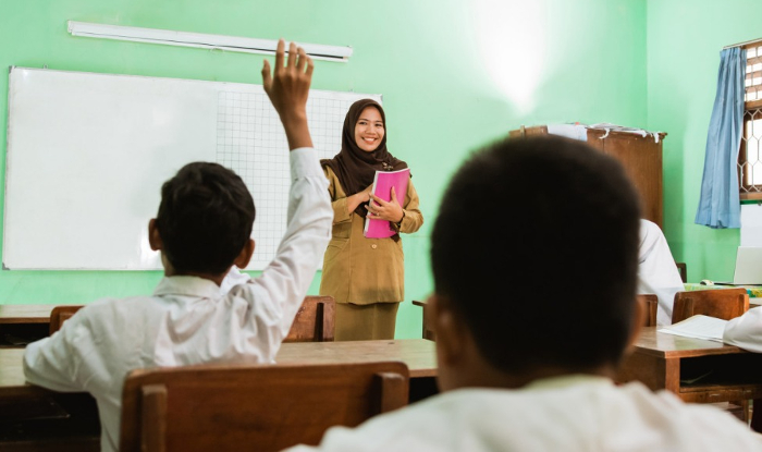 3 Catatan dari IDEAS di Balik Kabari Baik Terkait Peningkatan Kesejahteraan Guru