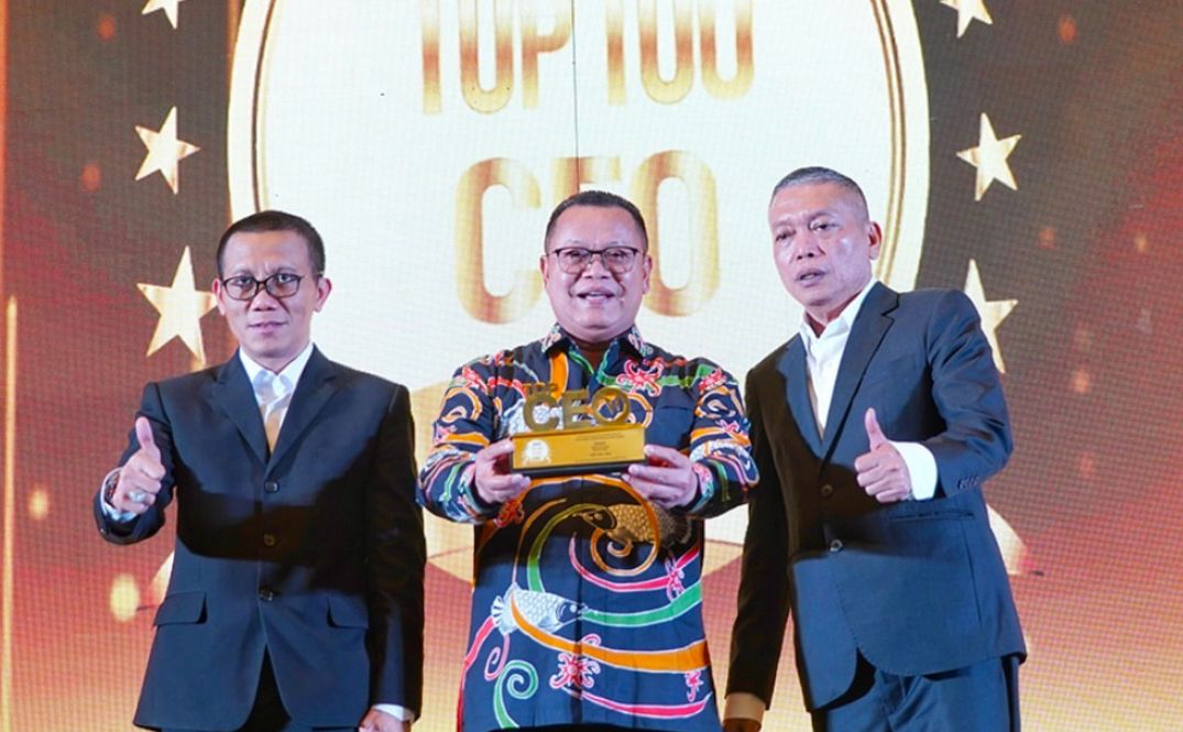 Direktur Utama Bank Kalbar Raih Penghargaan TOP 100 CEO 2024
