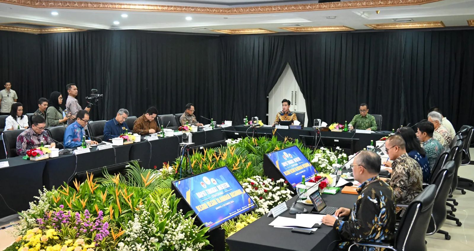 Pimpin Rapat DBON, Gibran Minta Upaya Peningkatan Prestasi Olahraga Fokus dari Hulu