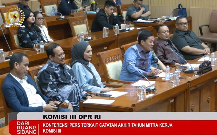 Catatan Akhir Tahun Komisi III DPR RI: Puji Kinerja Polri, Kritisi Kejagung