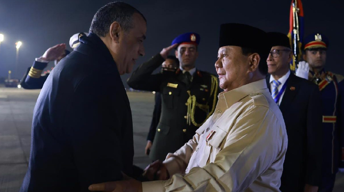 Tiba di Kairo, Presiden Prabowo akan Bertemu Presiden Mesir Abdel Fattah El-Sisi