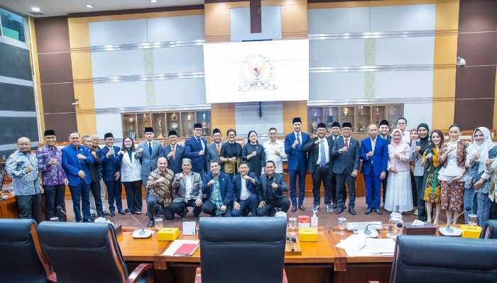 Terdiri dari 13 Anggota, Tim Pengawas Intelijen DPR Resmi Dilantik