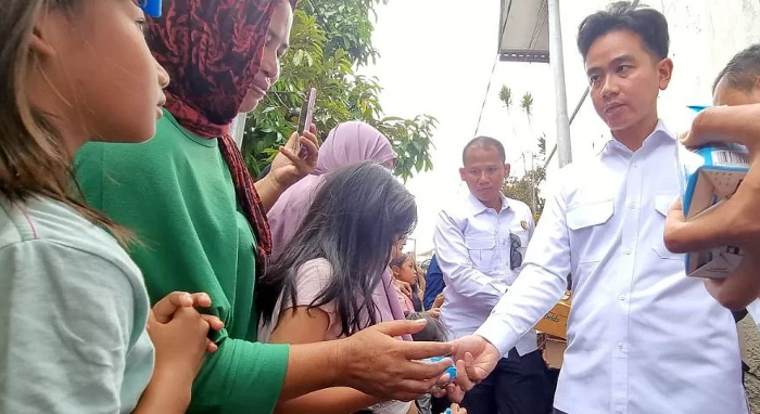 Kunjungi Permukiman Padat Penduduk di Babakan Penghulu Bandung, Wapres Gibran Didoakan Warga