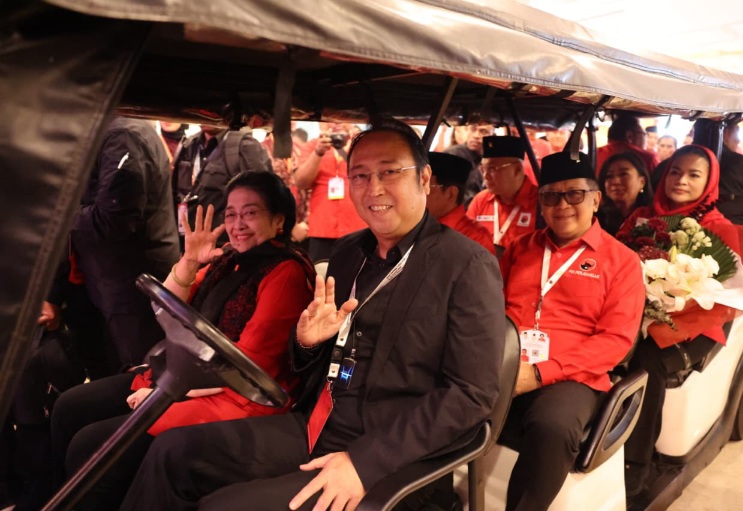 Didampingi Prananda Prabowo, Megawati Hadir ke Rakernas PDIP