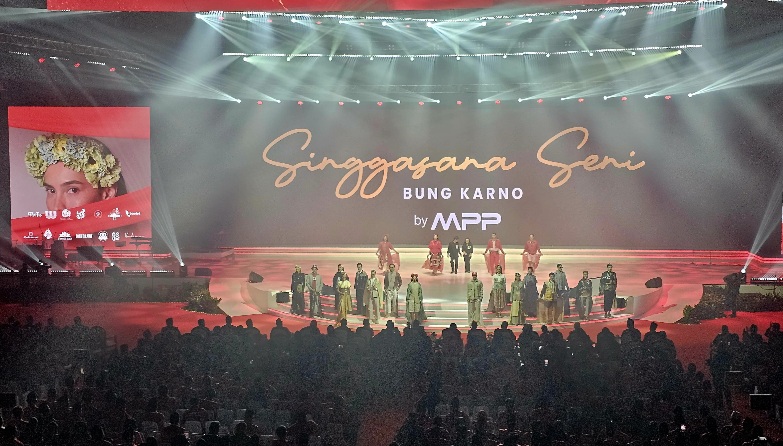 Fashion Show Singgasana Seni Bung Karno Karya MPP Tampil di HUT PDIP