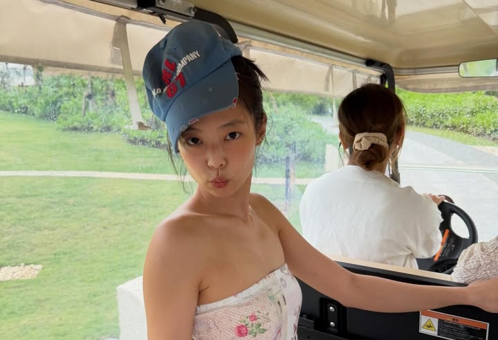 Penutup Tahun yang Berani: Jennie BLACKPINK Pamer Pose Ikonik