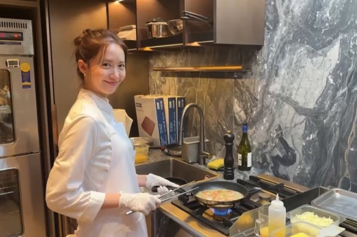 Bakat Terpendam YoonA: Sukses Bikin Dubai Chewy Cookies Sendiri