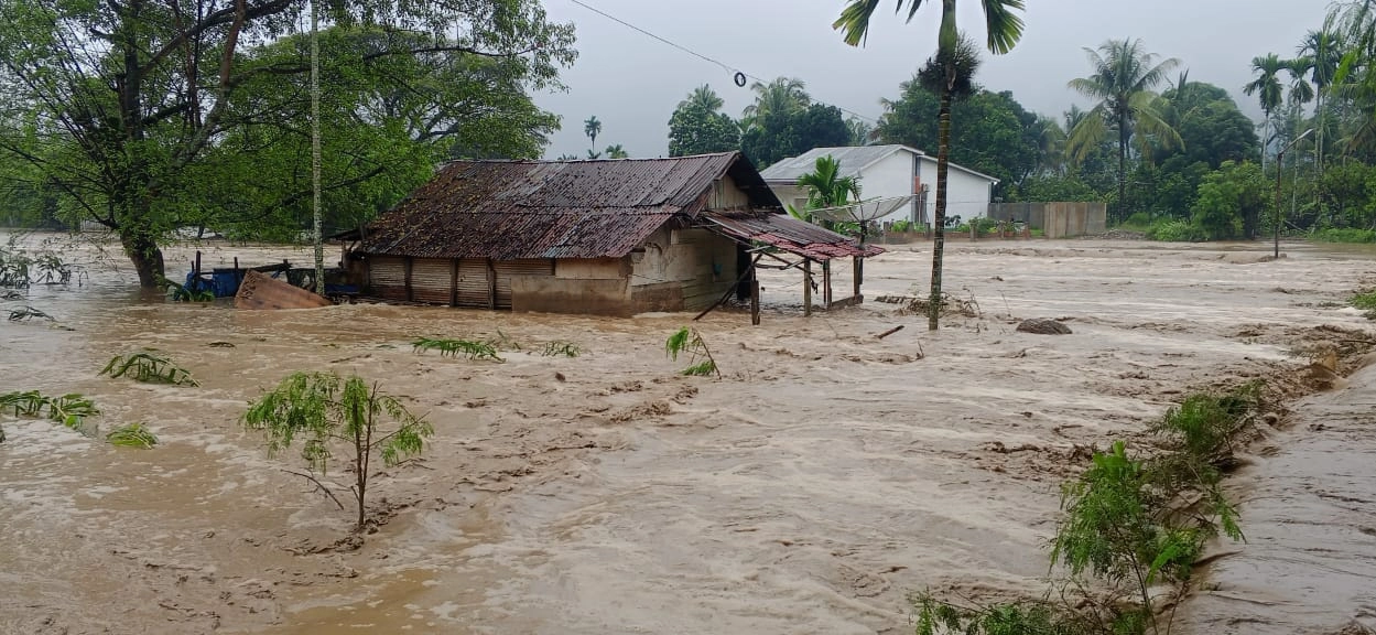 Cuaca Ekstrem Idulfitri: Jalur Logistik NTT Terputus, Ribuan Rumah Terendam Banjir