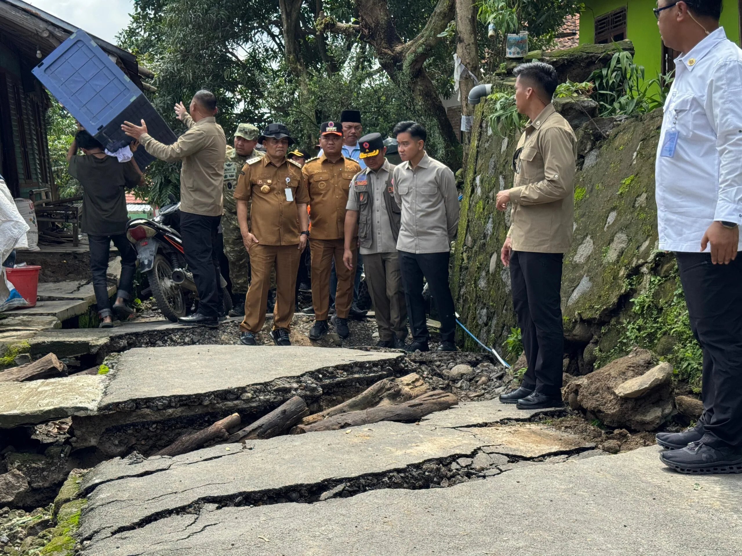 Pergerakan Tanah di Desa Padasari Masih Aktif, 2.453 Warga Kabupaten Tegal Mengungsi