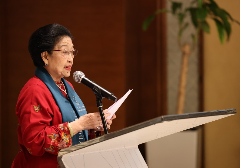 Terima Gelar Doktor Kehormatan di Riyadh, Megawati Terharu saat Pidato