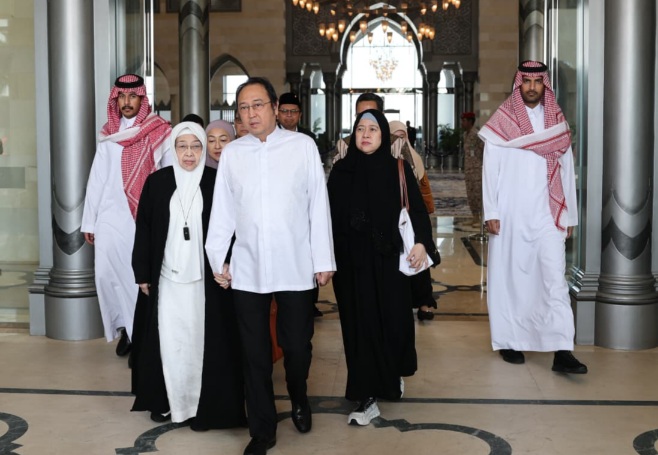 Megawati Umrah bersama Puan Maharani dan Prananda