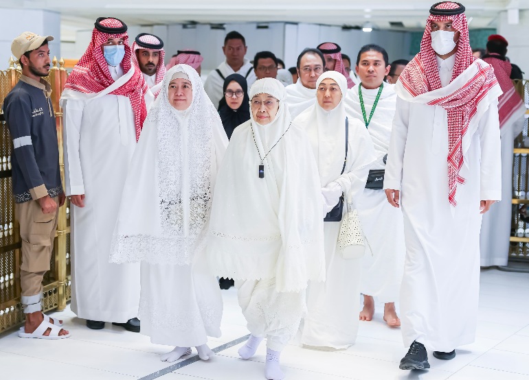 Megawati Doakan Kedua Suaminya Saat Umrah, Taufiq Kiemas dan Surindro Supjarso
