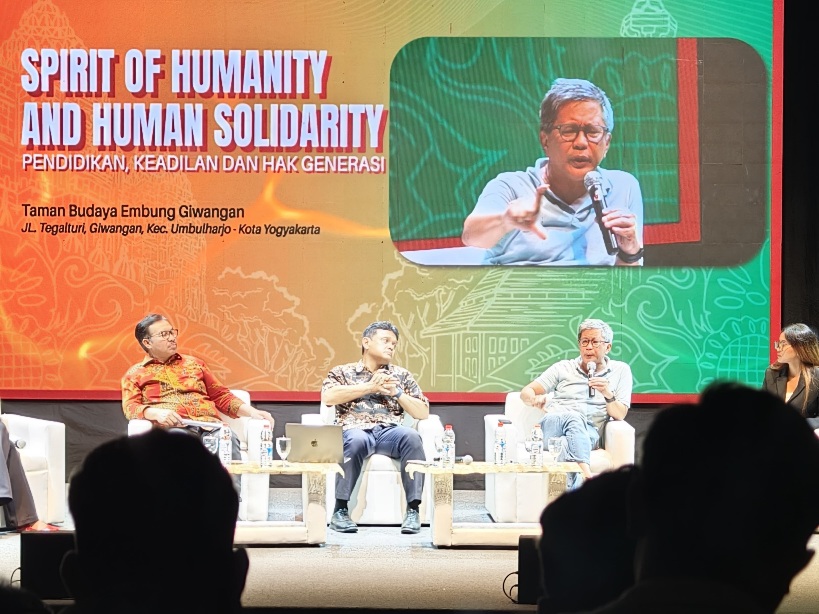 Rocky Gerung dalam Public Lecture 002: Saya Percaya Jogja Takkan Jadi Kandang Gajah!