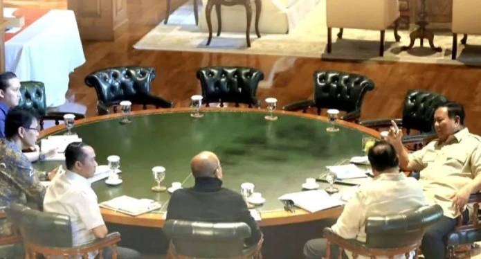 Presiden Prabowo Pimpin Rapat Strategi Ekonomi di Hambalang Jelang Kunjungan ke Amerika Serikat
