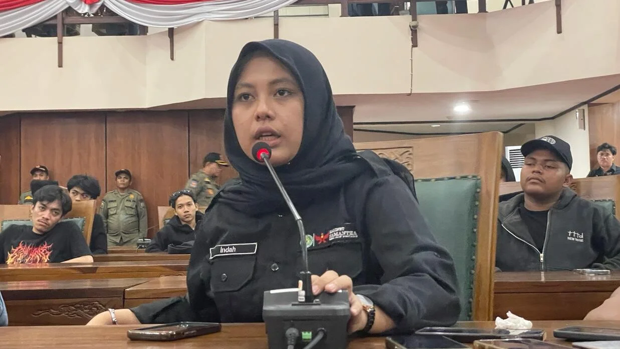 Massa "Kalbar Menggugat" Duduki Ruang Paripurna DPRD, Kecam Praktik Impunitas dan Dalih "Oknum"