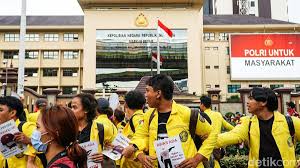 Massa BEM UI Geruduk Mabes Polri, Tuntut Keadilan bagi Siswa MTsN di Maluku