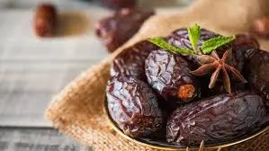 Lebih dari Sekadar Tradisi: Mengupas Alasan Kurma Jadi "Raja" Meja Makan Selama Ramadhan