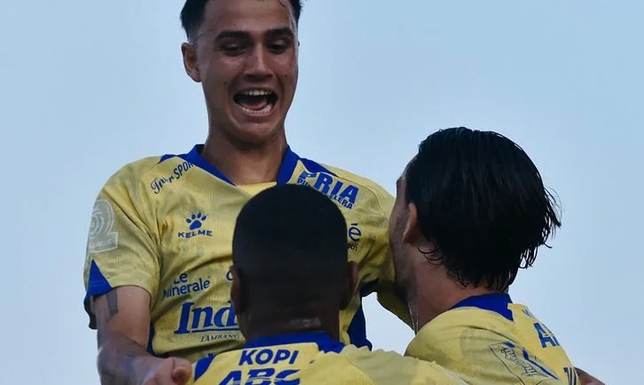 Mental Juara: 10 Pemain Persib Bandung Taklukkan Arema FC di Kanjuruhan