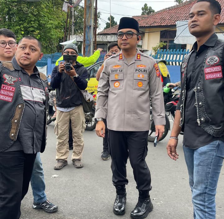 Motor Besar Indoensia (MBI) Chapter Sukabumi Gelar Baksos Bagi-Bagi Takjil untuk Warga