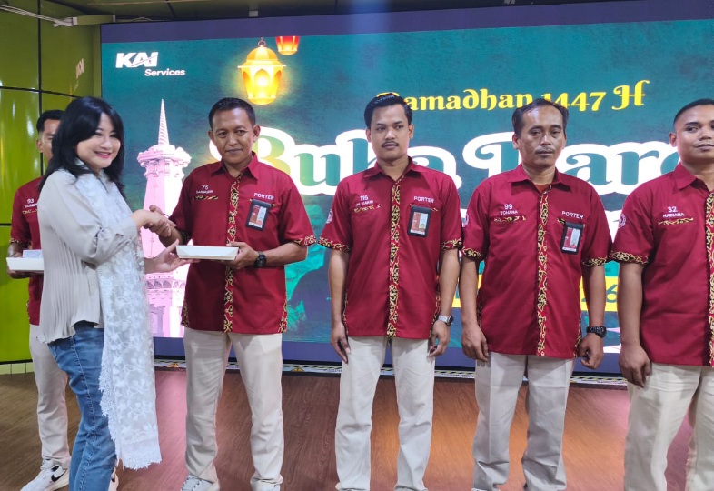 Sebanyak 1.750 Poter Kebagian Makanan Buka Puasa dari KAI Services di 15 Stasiun