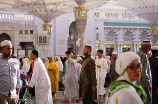 Puluhan Ribu Jemaah Umrah Indonesia Tertahan Akibat Perang di Timur Tengah