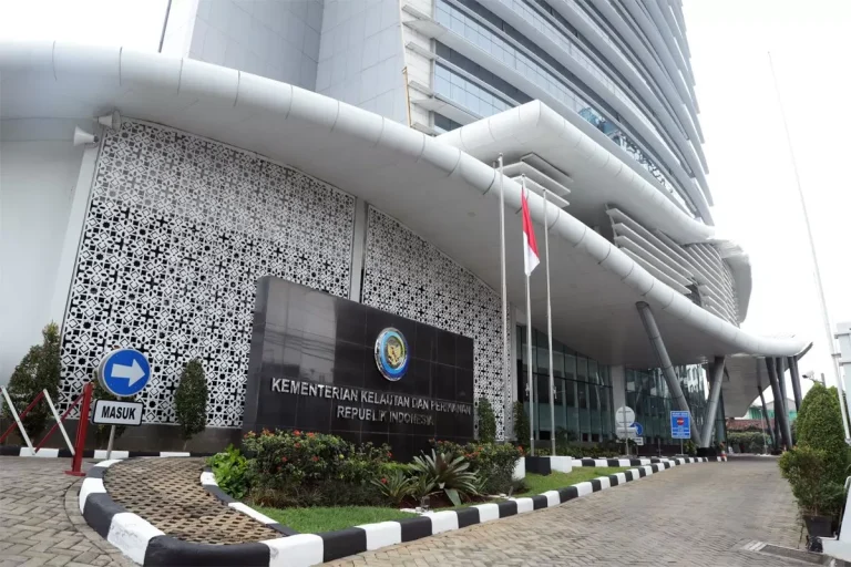 Cemari Perairan Rembang, KKP Segel Pabrik Pengolahan Ikan PT ISF