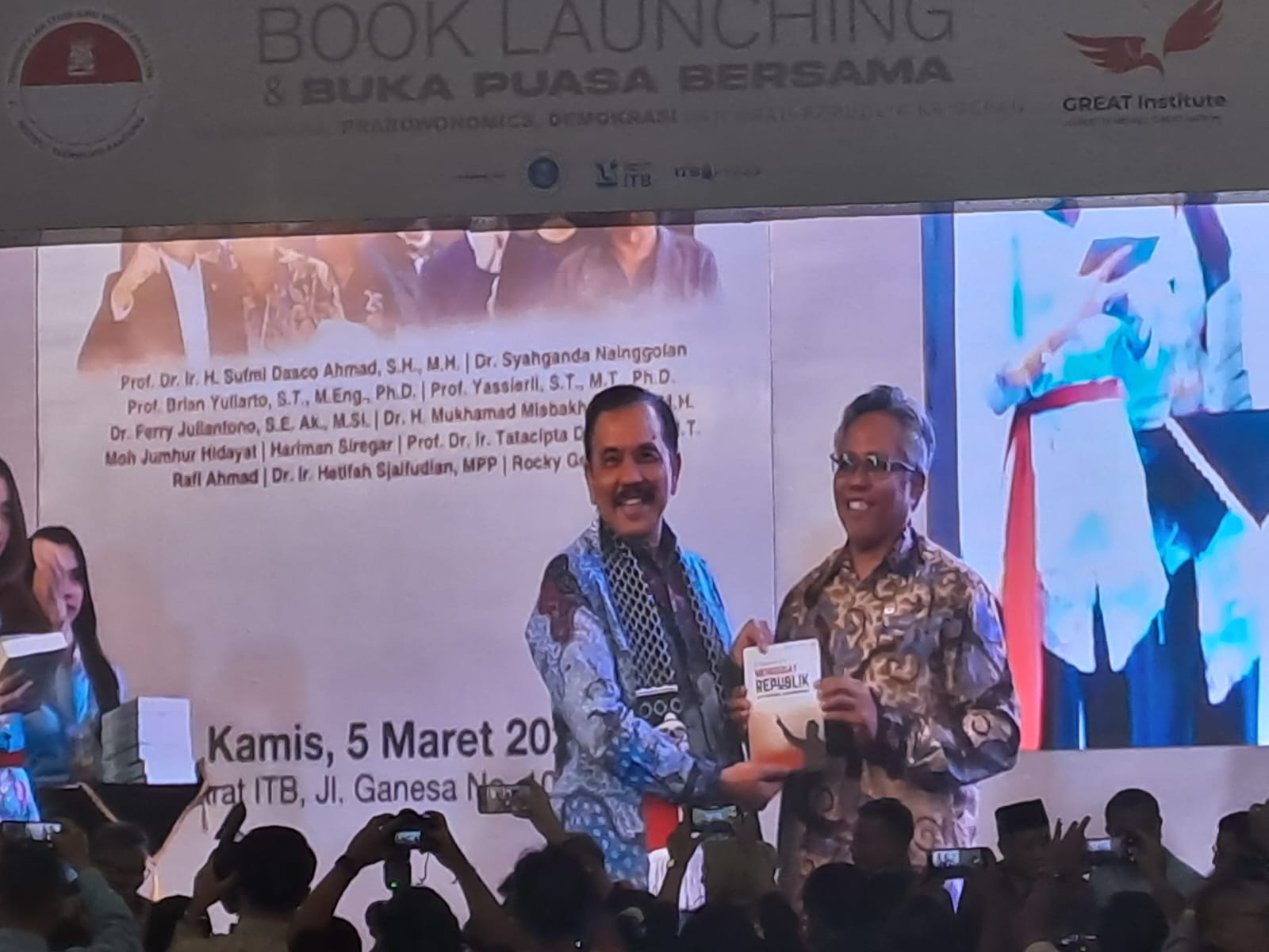 Bedah Buku "Prabowonomics" di ITB, Syahganda Nainggolan Serukan Persatuan Nasional Hadapi Krisis Global