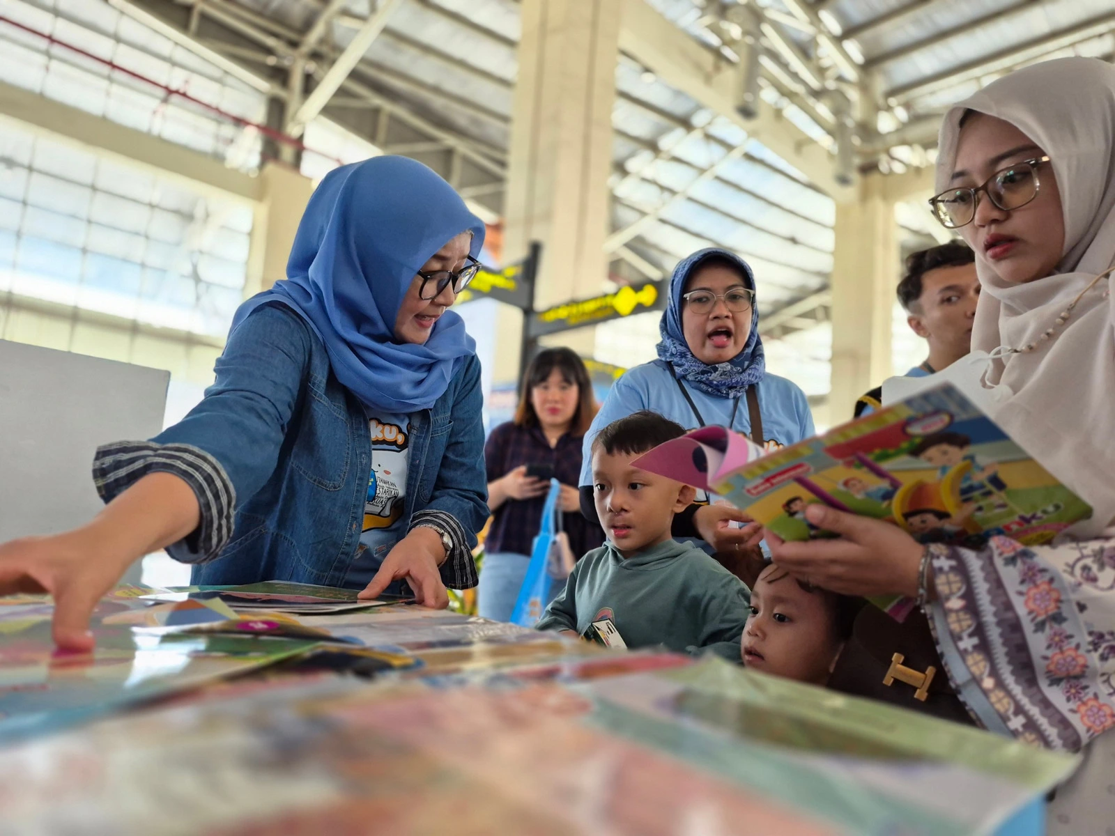 Tekan Ketergantungan Gawai, Kemendikdasmen Sebar 24 Ribu Buku Gratis di Jalur Mudik 2026