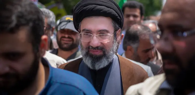 Mojtaba Khamenei Naik Takhta: Bayang-Bayang Militer dan Kontroversi Suksesi Dinasti di Iran