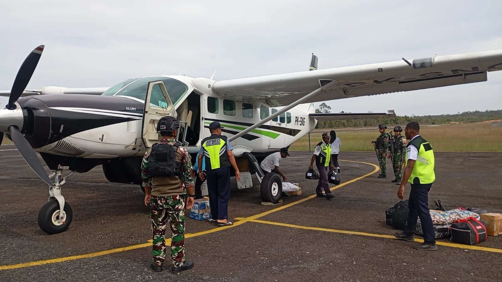 Bandara Bomakia Boven Digoel Kembali Beroperasi dengan Pengawalan Ketat