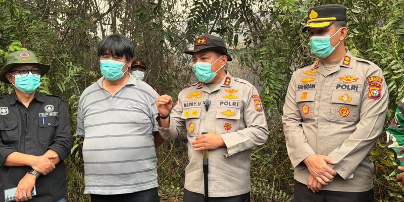 Ancaman Super El Nino Mengintai, Kapolda Riau Pimpin Langsung Pemadaman Karhutla di Bengkalis