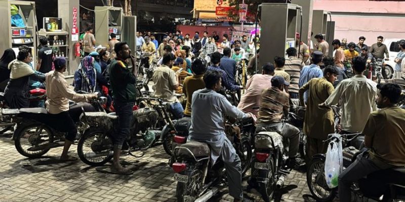 Krisis Energi Global: Pakistan Kembali Naikkan Harga BBM Hingga 54 Persen Akibat Eskalasi Perang