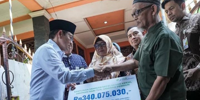 Cak Imin Sambangi Rumah Duka Korban Tragedi KRL Bekasi, Pastikan Hak BPJS Ketenagakerjaan Cair
