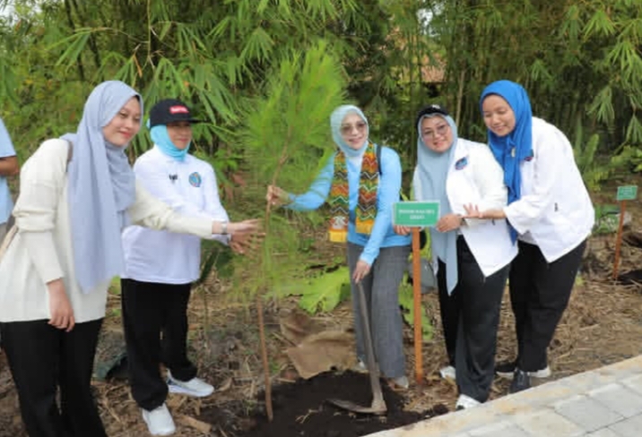 Lebih dari Sekadar Seremoni, Inilah Aksi Nyata Wagub Hasnuryadi dan BKOW Kalsel Selamatkan Bumi!