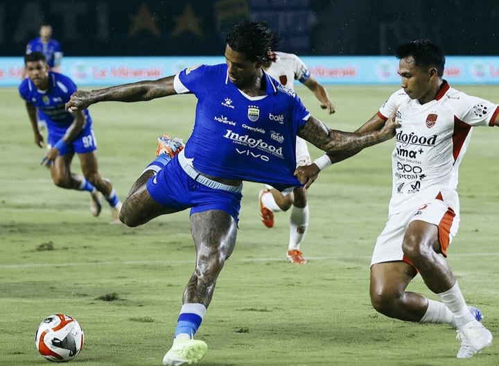 Hujan Kartu Merah & Gol Dramatis! Persib Bandung Hancurkan Bali United di GBLA, Puncak Klasemen Aman!