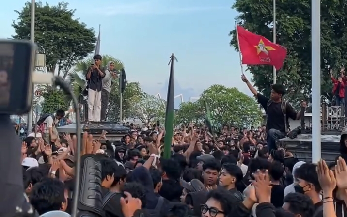 Gebrakan 7.000 Massa di Kaltim: Tiga Tuntutan Besar yang Mengguncang Gedung Dewan