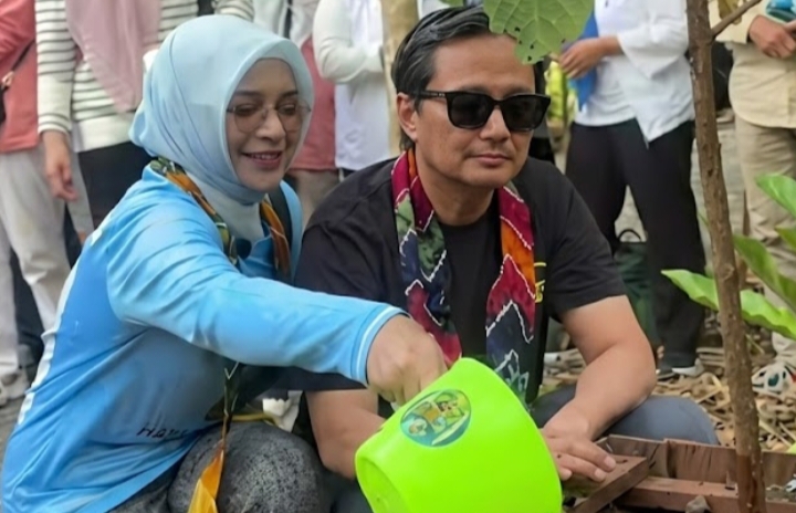 Aksi Nyata di Hari Bumi 2026, Wagub Kalsel Hasnuryadi Sulaiman Tanam Pohon di Arboretum Ayu Tirta!