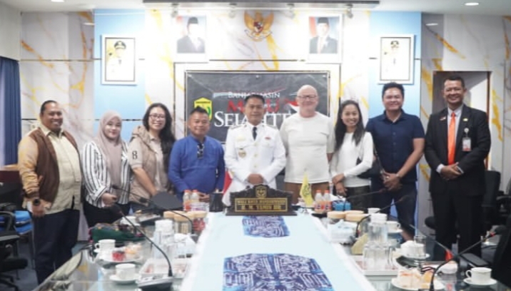 Silaturahmi dengan Wali Kota Banjarmasin, Sutradara Tarmizi Abka Siap Garap Kota Gaib 'Alam Sebelah di Banjarmasin'