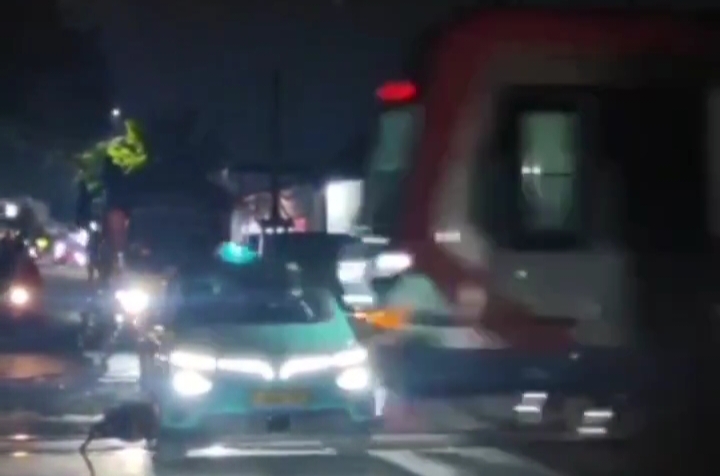Tragedi di Stasiun Bekasi Timur: KA Argo Bromo Anggrek Tabrak KRL