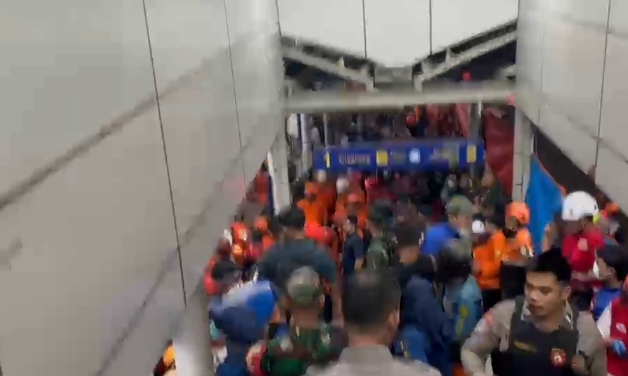 Tragedi Berdarah Stasiun Bekasi Timur: Evakuasi Dramatis Lokomotif yang Terjepit 8 Jam