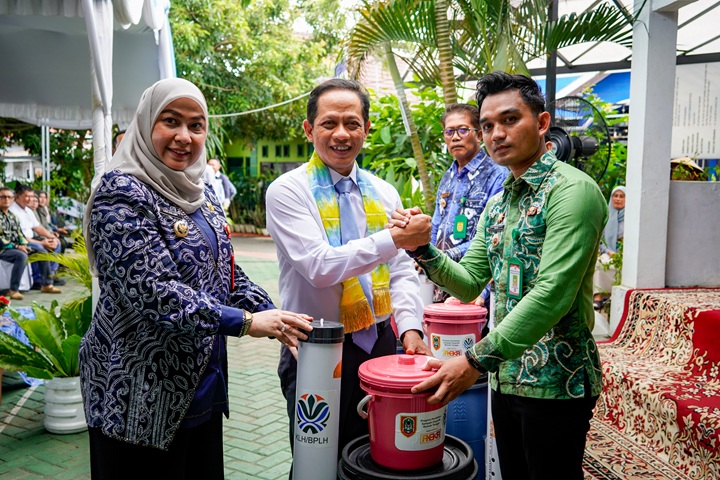 Dampingi Menteri LH di Guntung Paikat, Erna Lisa Halaby Optimis Banjarbaru Raih Adipura 2026