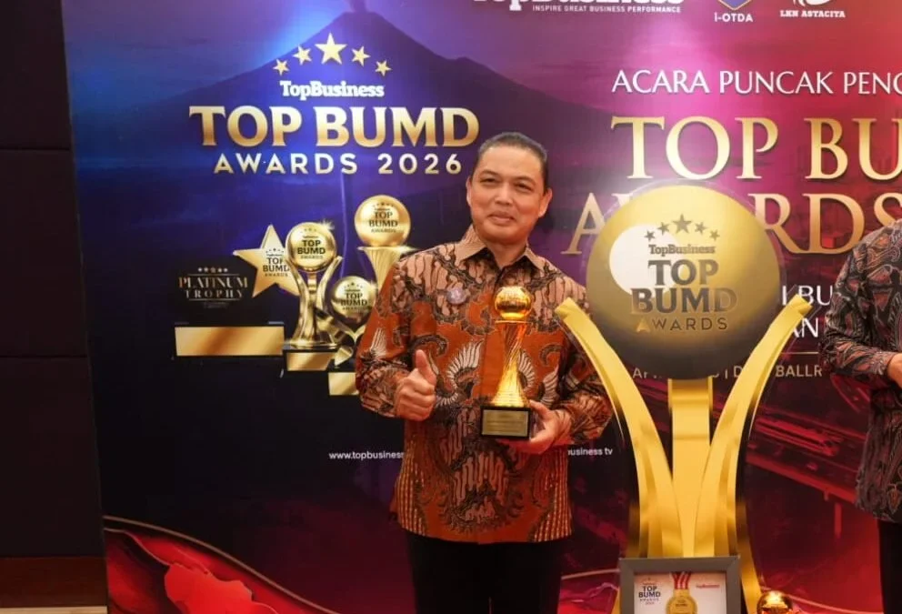 Cetak Sejarah Jelang HUT ke-62, Bank Kalbar Sabet Medali Emas BUMD Nasional