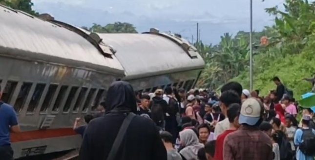 KA Bangunkarta Anjlok di Bumiayu, Jalur Kereta Api Lumpuh dan Penumpang Dievakuasi Pakai Bus