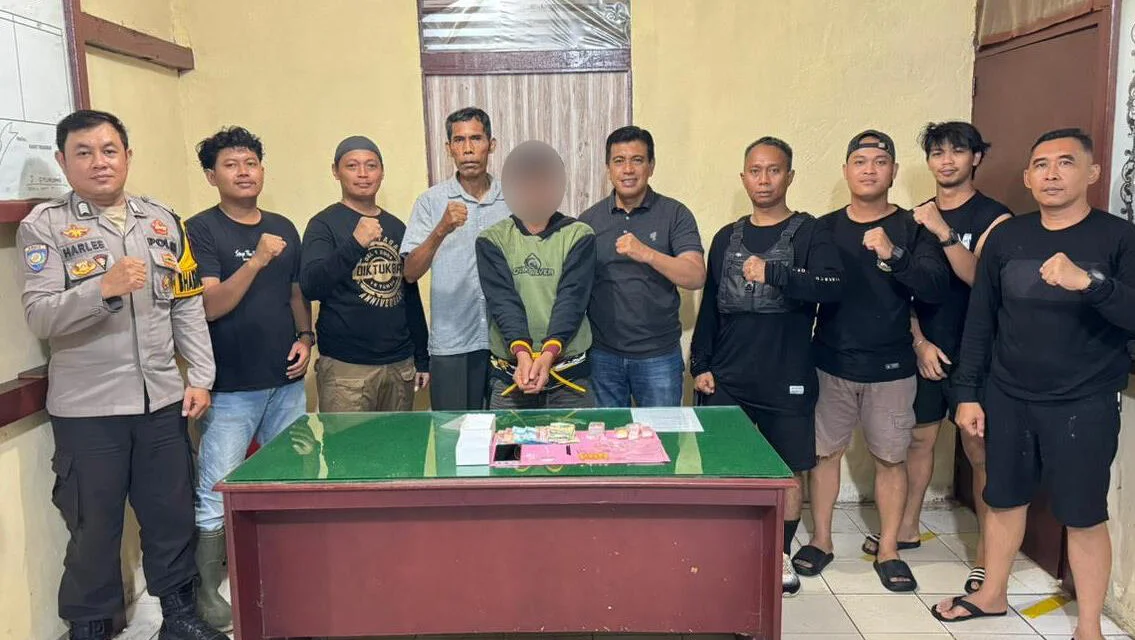 Sembunyikan Sabu di Kotak Handphone, Pemuda di Meliau Tak Berkutik Digerebek Polisi