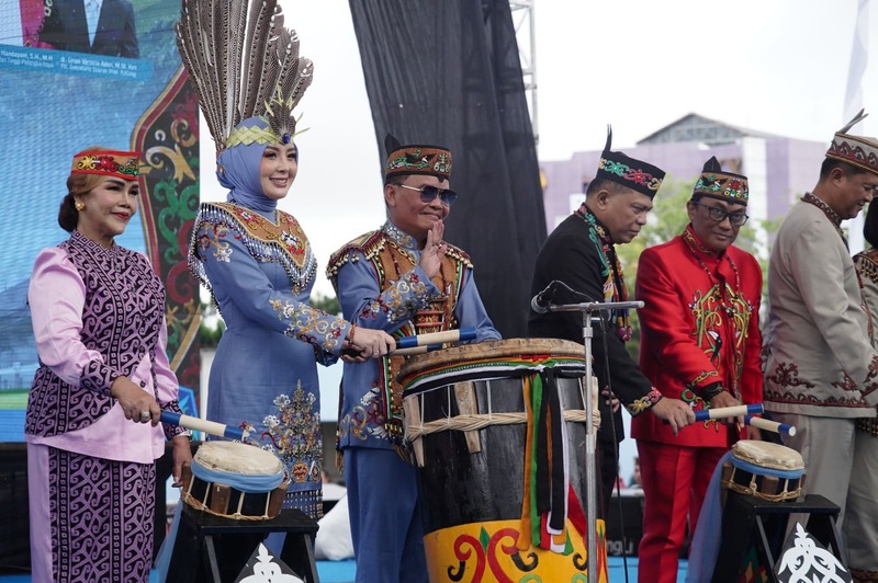 Gubernur Kalteng dan Aisyah Thisia Sabran  Resmi Buka FBIM, Kalteng Expo, dan Karnaval Budaya 2026