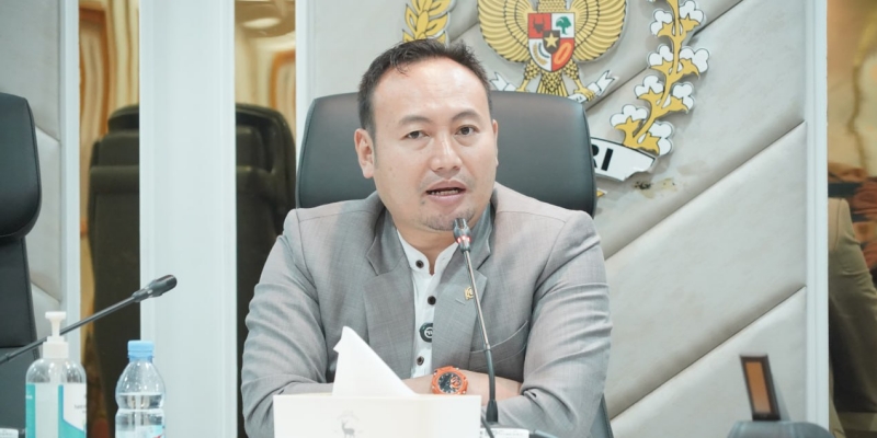 Harga TBS Sawit Anjlok ke Rp1.500/Kg Saat Transisi Ekspor Satu Pintu, DPR Duga Ada Permainan