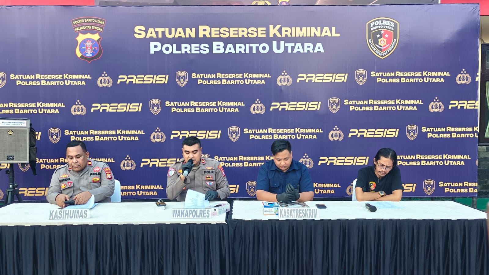 Penyidik Polres Barito Utara, Rilis Kasus Pembunuhan di Muara Teweh, Empat Tersangka Diamankan