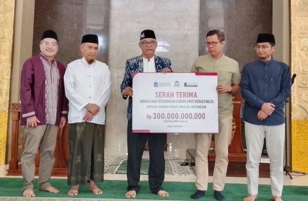 BUMM dan PT Sembilan Berlian Serah Terima Dana Sindikasi Pengembangan Ekonomi Umat Berbasis Masjid Rp300 Miliar